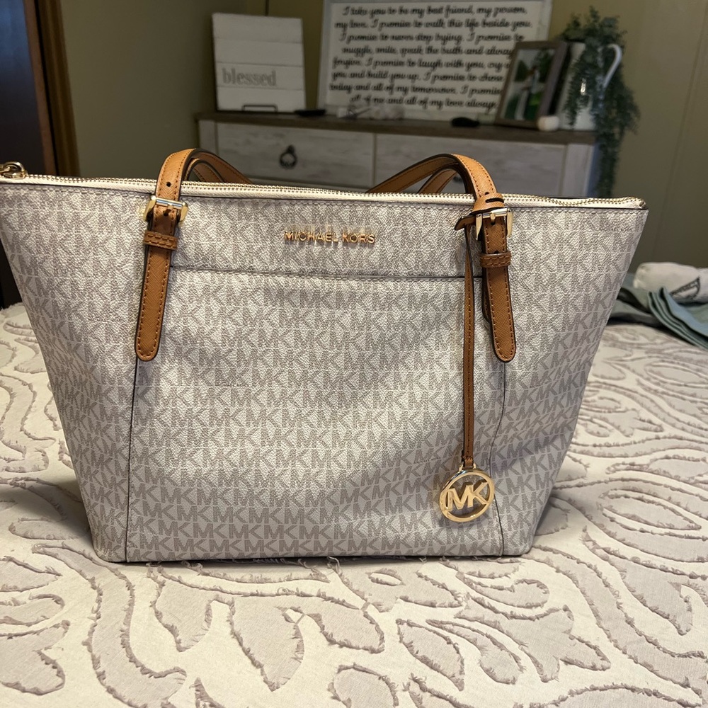 Micheal Kors Purse